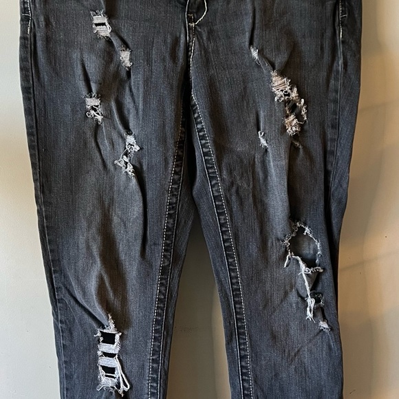 Almost Famous Boyfriend Jeans Juniors Plus - Picture 2 of 7